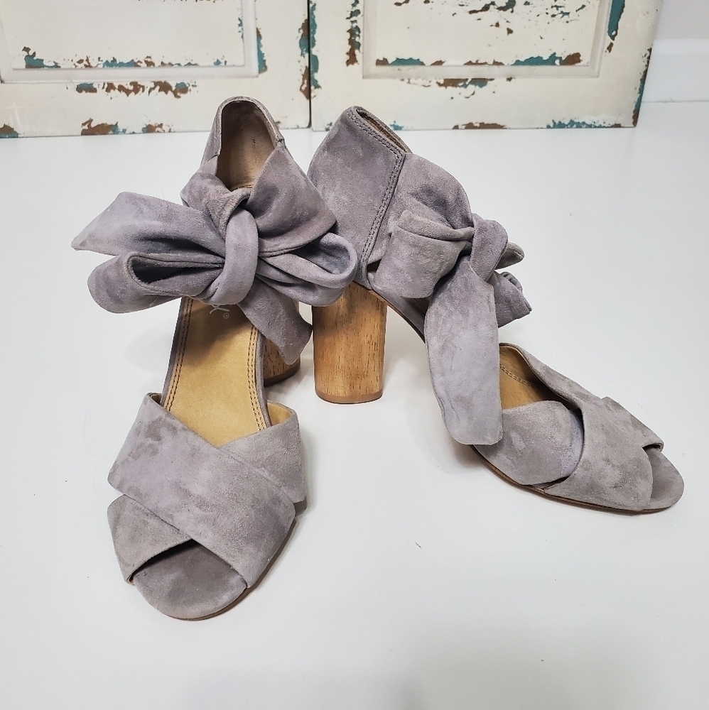 Splendid suede ankle tie heels